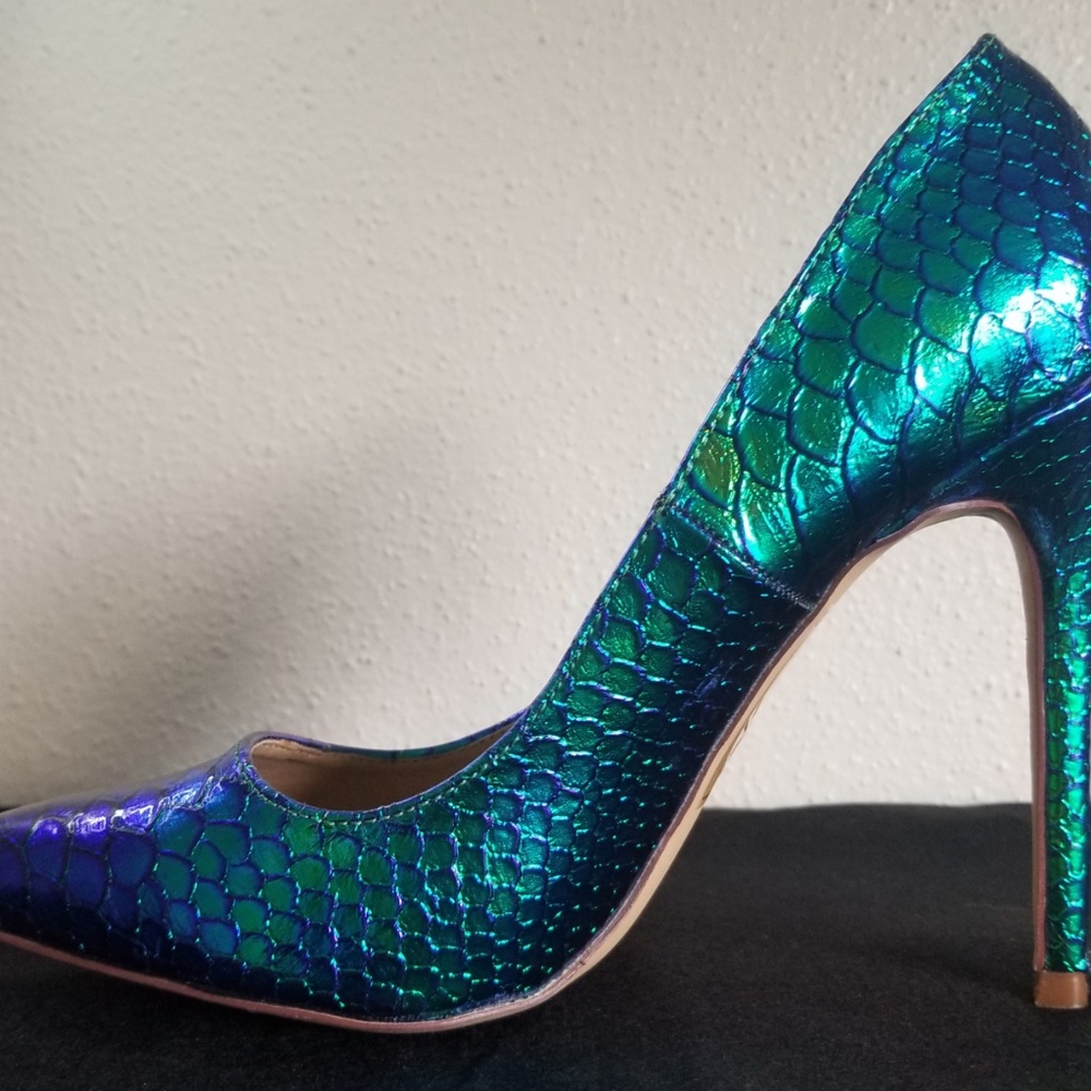 Metallic Heels - Picture 3 of 5